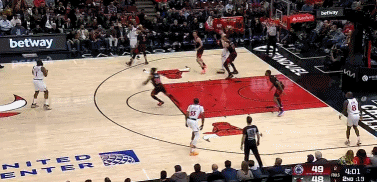 火力全開！公牛加強防守連續(xù)反擊打中 轟出11-0反超快船