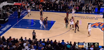 斜著身子And one！阿努諾比突破對抗波斯特 滯空上進(jìn)打2+1