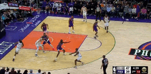 二人轉(zhuǎn)！哈登和祖巴茨的配合還是很熟練的 阿祖輕松打進(jìn)！