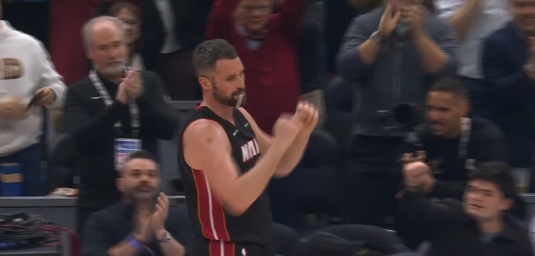 奪冠功勛！騎士主場(chǎng)致敬樂福 前隊(duì)友TT和解說員杰弗森也送上掌聲