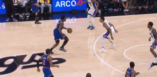 傷病退散！尼克斯領(lǐng)先21分 阿努諾比持球突破時(shí)不慎崴腳倒地