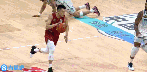 如日中天！曾凡博反擊起飛滑翔 力壓防守單臂隔扣米奇