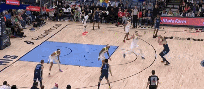 大個子對決！赫夫三分線外點起凱斯勒 順步突破單臂舉火燒天