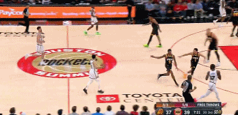 平地起驚雷！申京順下接杰倫-格林助攻 單臂暴力砸扣！