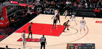 賺到了！杰倫-格林三分造成犯規(guī) 太陽挑戰(zhàn)失敗&前者三罰全中