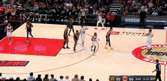 持續(xù)輸出！杰倫-格林借掩護速射三分命中 火箭取得兩位數(shù)優(yōu)勢