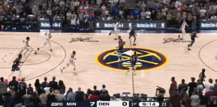 一直都寵！威少突破上籃破荒 讓掘金主場站了3分鐘的球迷得以坐下