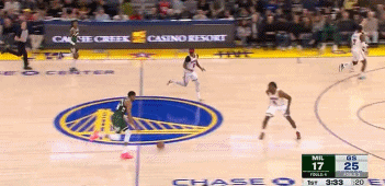 直搗黃龍！字母哥反擊大三步?jīng)_散防守 輕松上籃打中