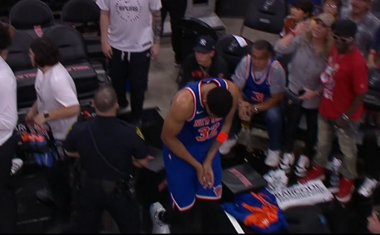 打了15分鐘砍19分！次節(jié)唐斯疑似手指受傷 返回更衣室