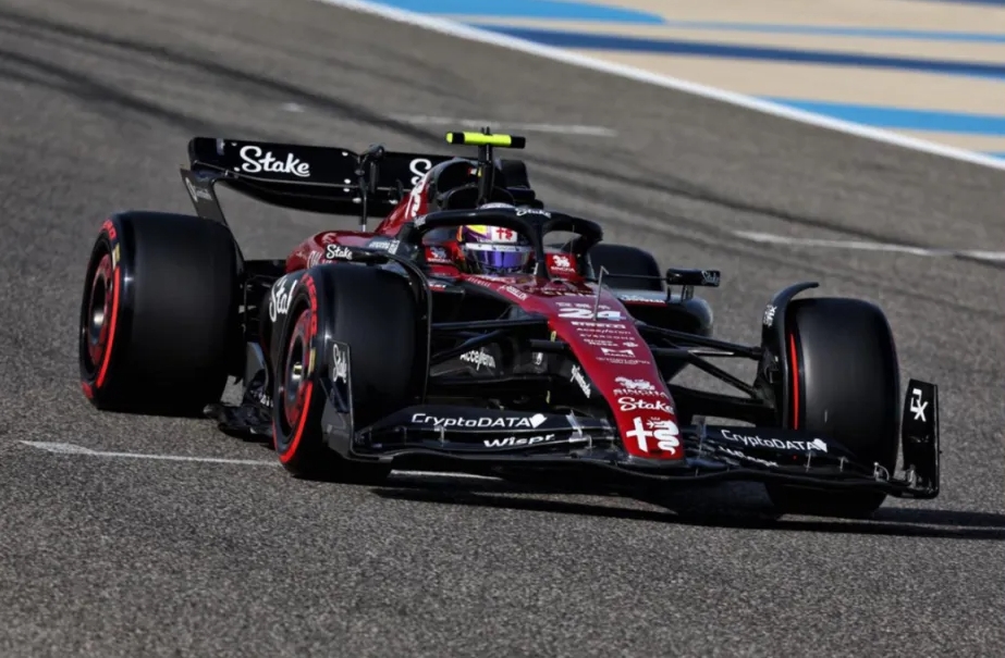 F1中國大獎(jiǎng)賽正在進(jìn)行！周冠宇：今年若有機(jī)會(huì) 想?yún)⒓酉翹BA的集訓(xùn)