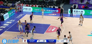 越難越準(zhǔn)！王嵐嵚側(cè)翼接球 晃開防守強投壓哨三分命中
