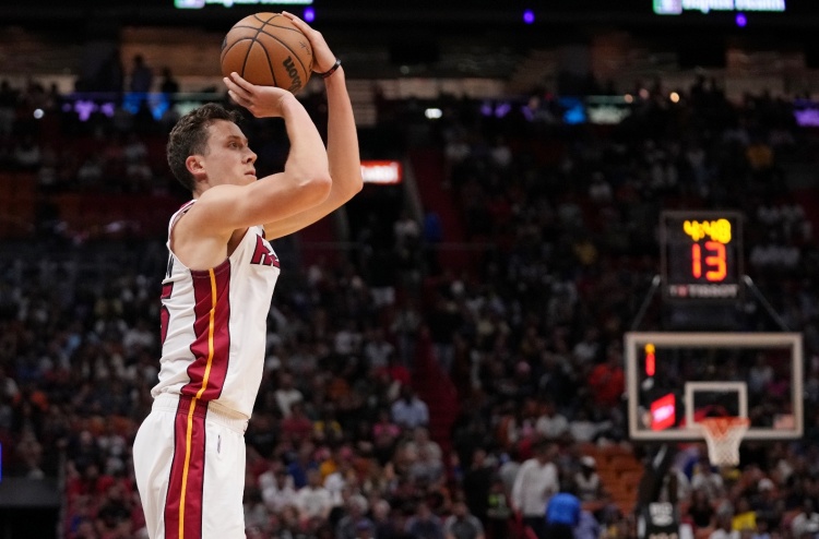 射手本色！鄧肯-羅賓遜上半場(chǎng)三分5中3射落9分