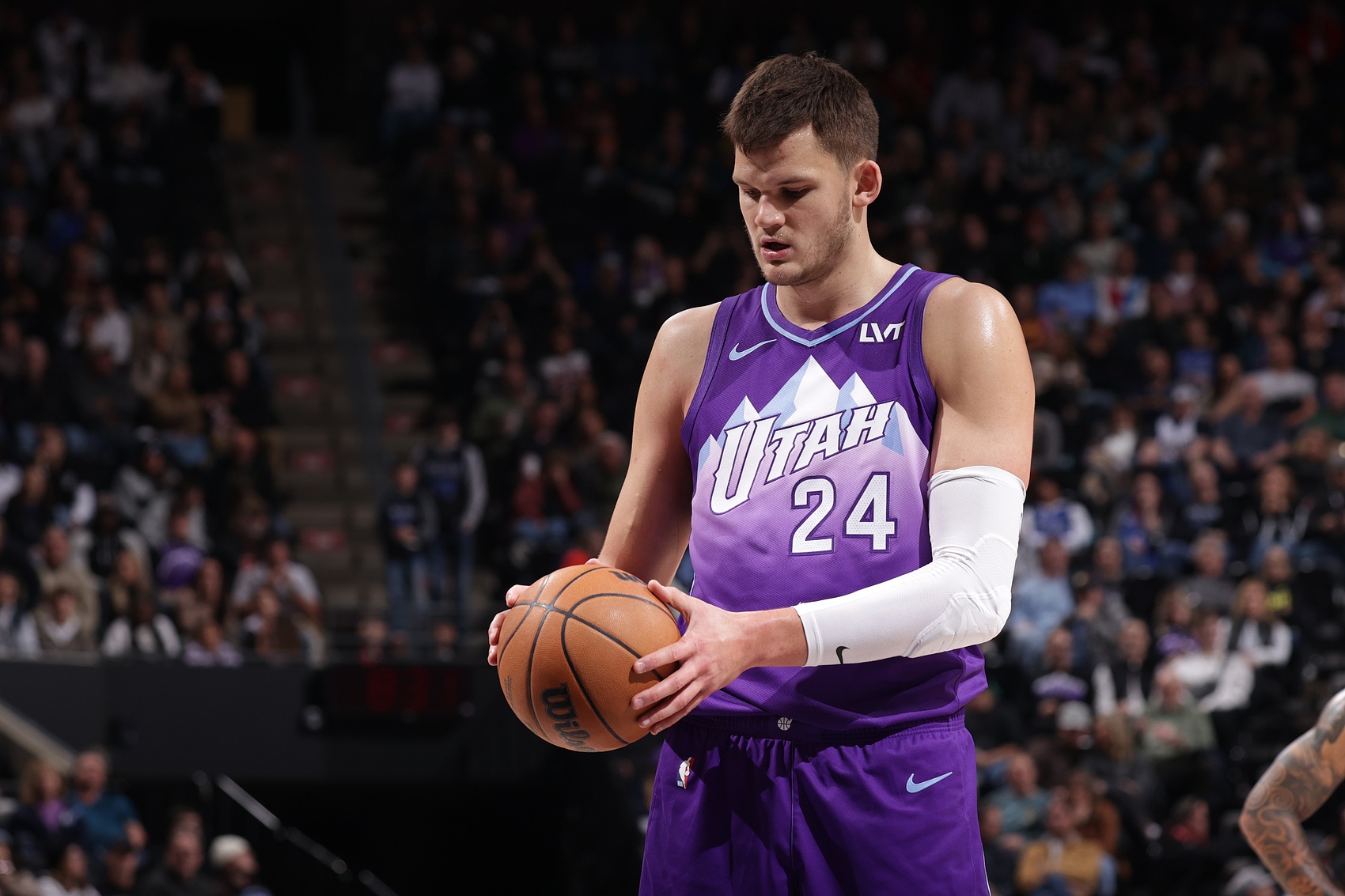 100%命中率砍25+10+5且無失誤！凱斯勒比肩約基奇 歷史唯二