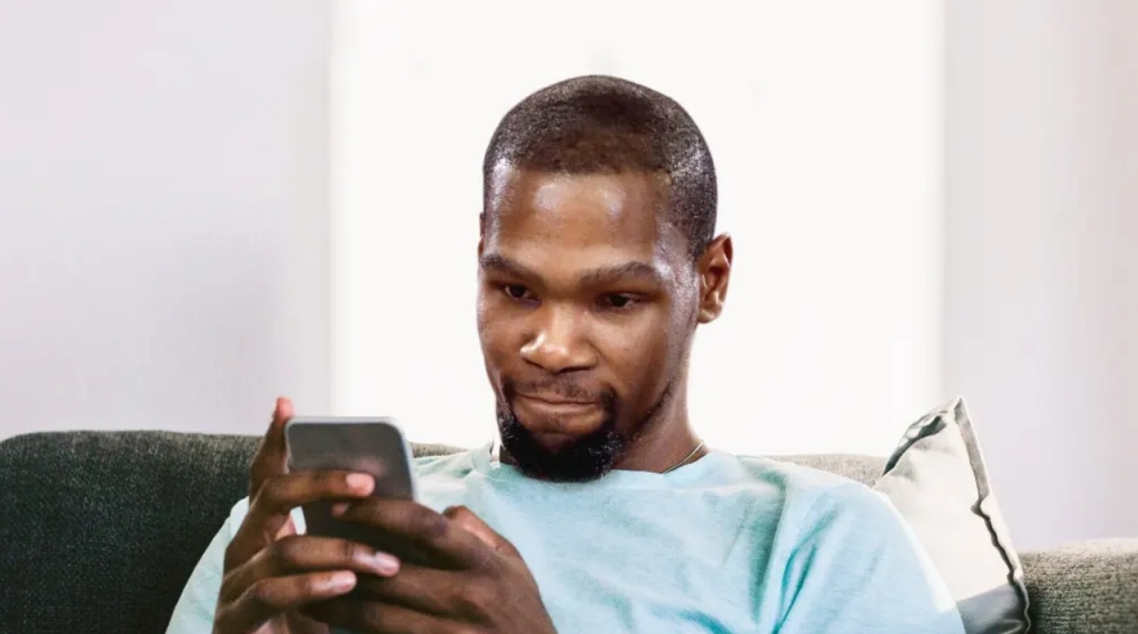 鍵來??！評論員批評杜蘭特遭網(wǎng)友狂噴：沒人尊重你 KD一一轉(zhuǎn)發(fā)