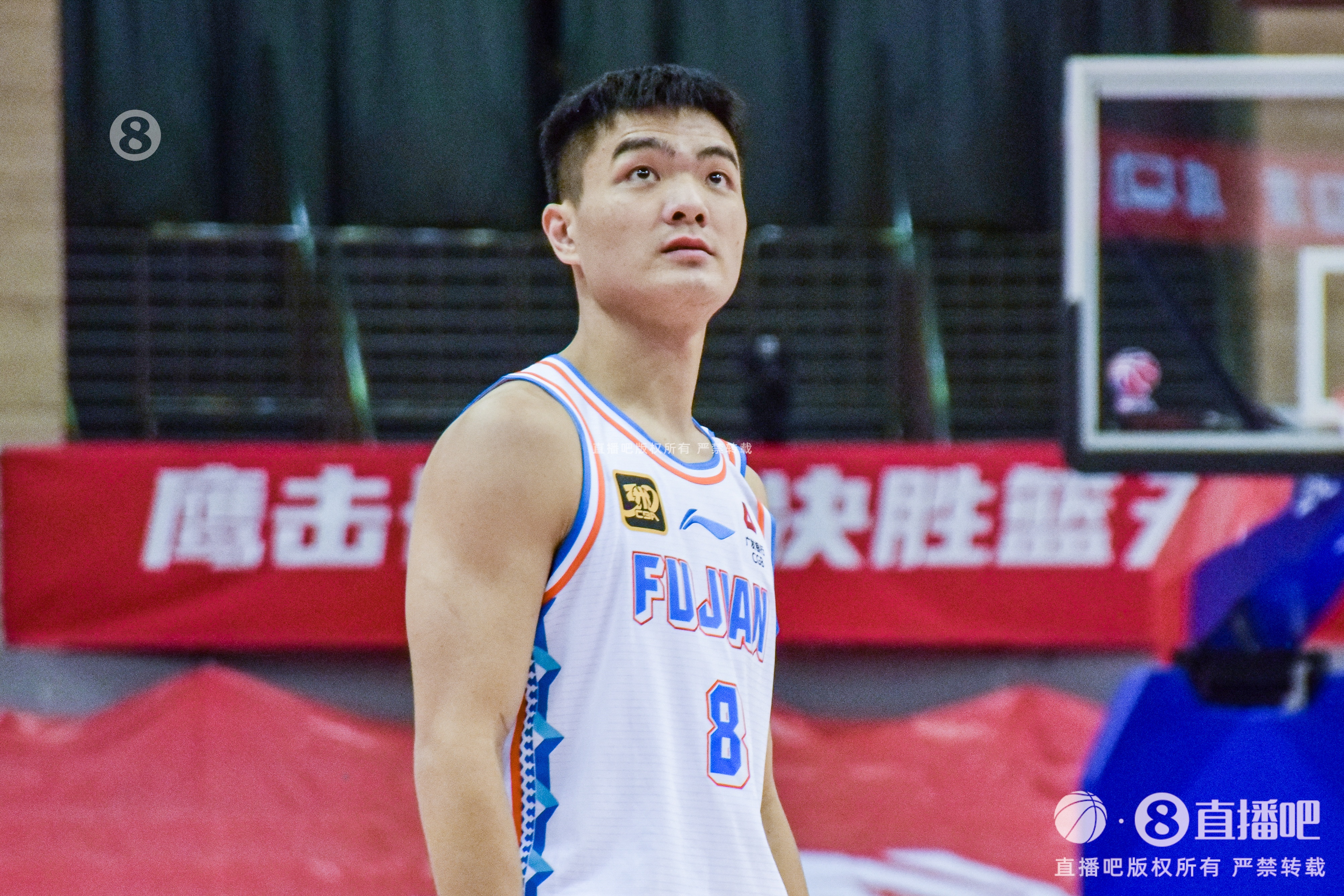 力量十足！黎伊揚(yáng)上半場13中7得16分3板1助2斷