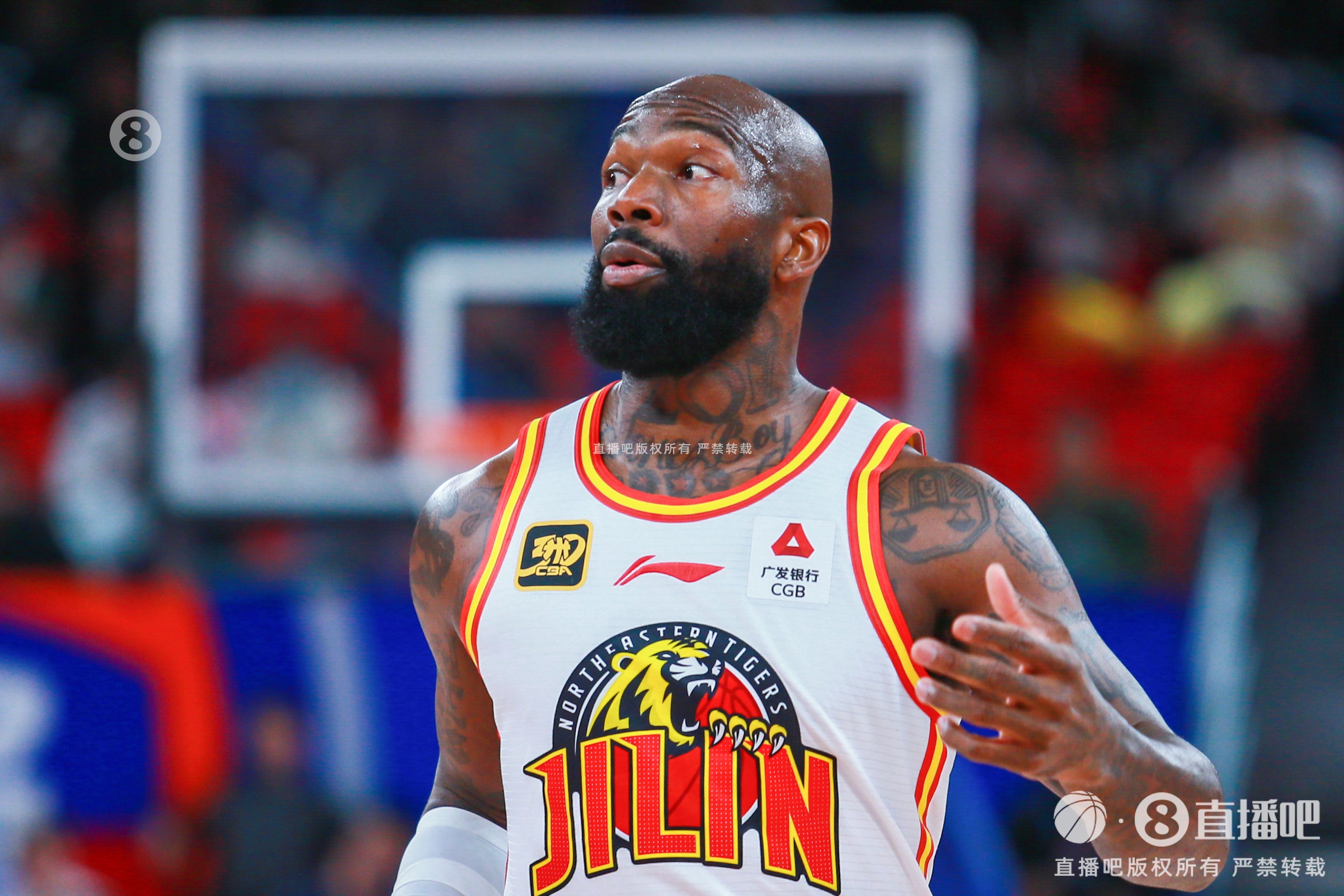 瓊指導(dǎo)累啊！遼寧多點(diǎn)開(kāi)花首節(jié)44-20大比分領(lǐng)先吉林 瓊斯獨(dú)得10分