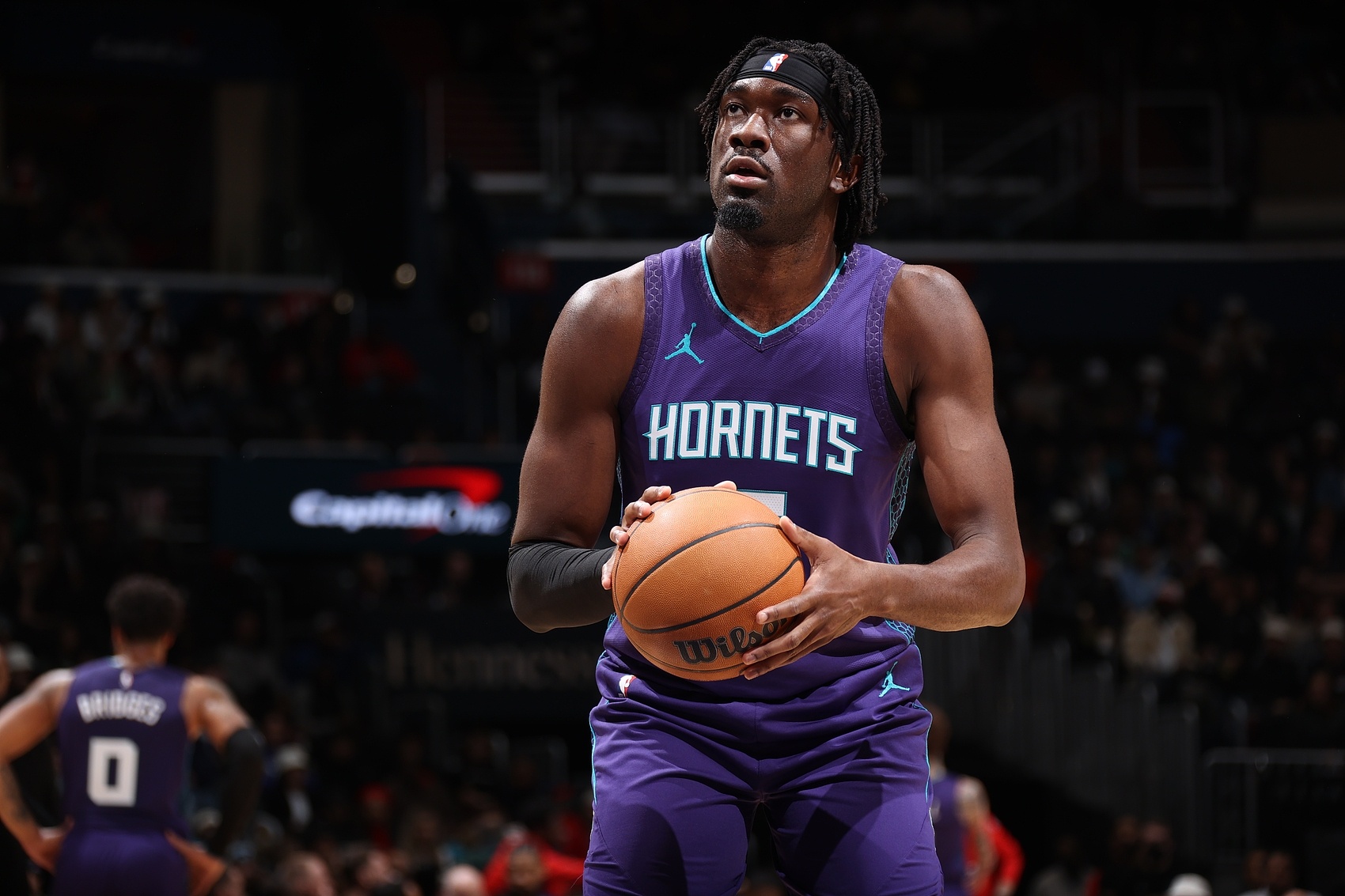 高效表現(xiàn)！馬威半場5中4拿到8分4籃板2蓋帽