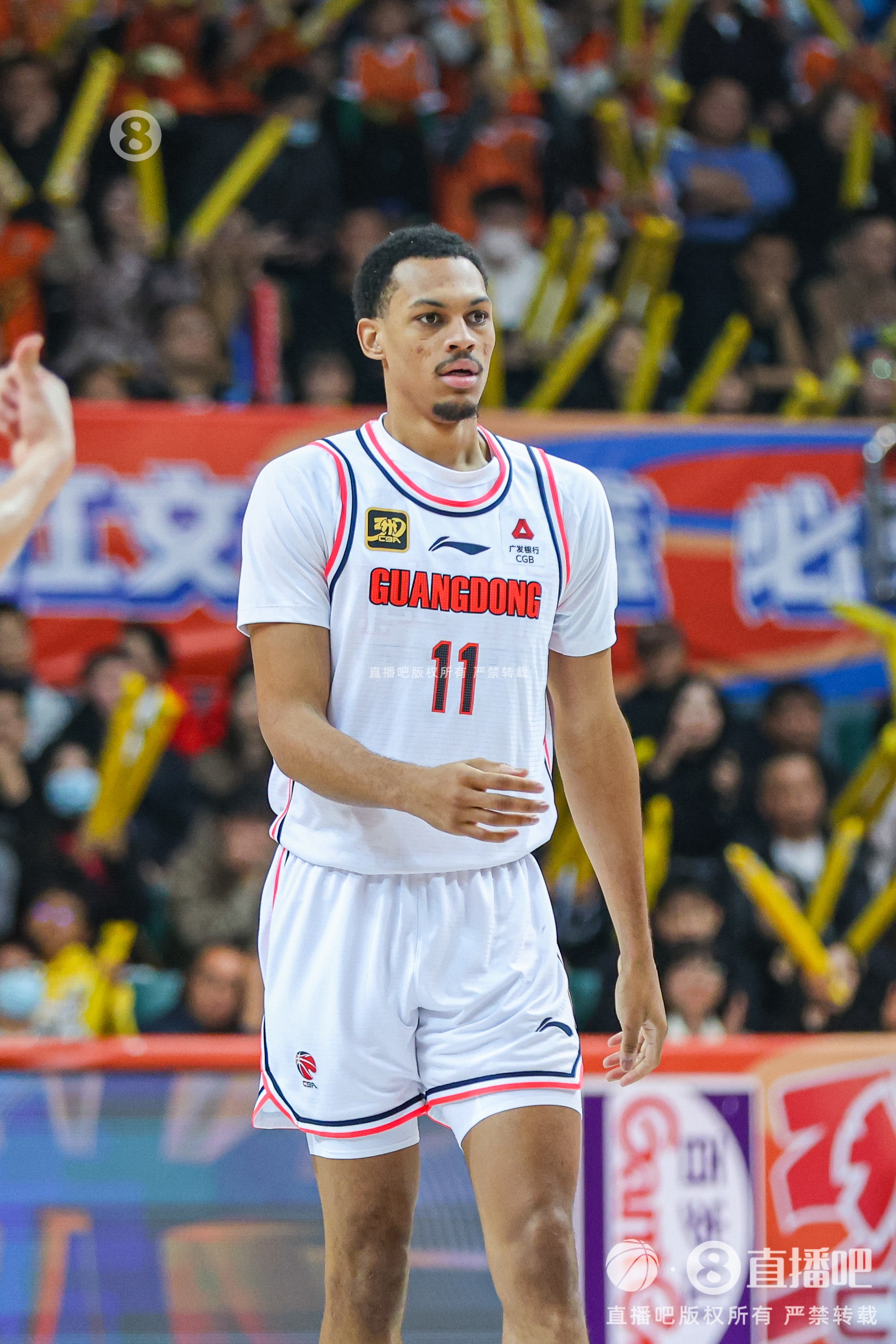 攻防全能！貝茲利上半場(chǎng)10中6砍15分11板3助1斷1帽