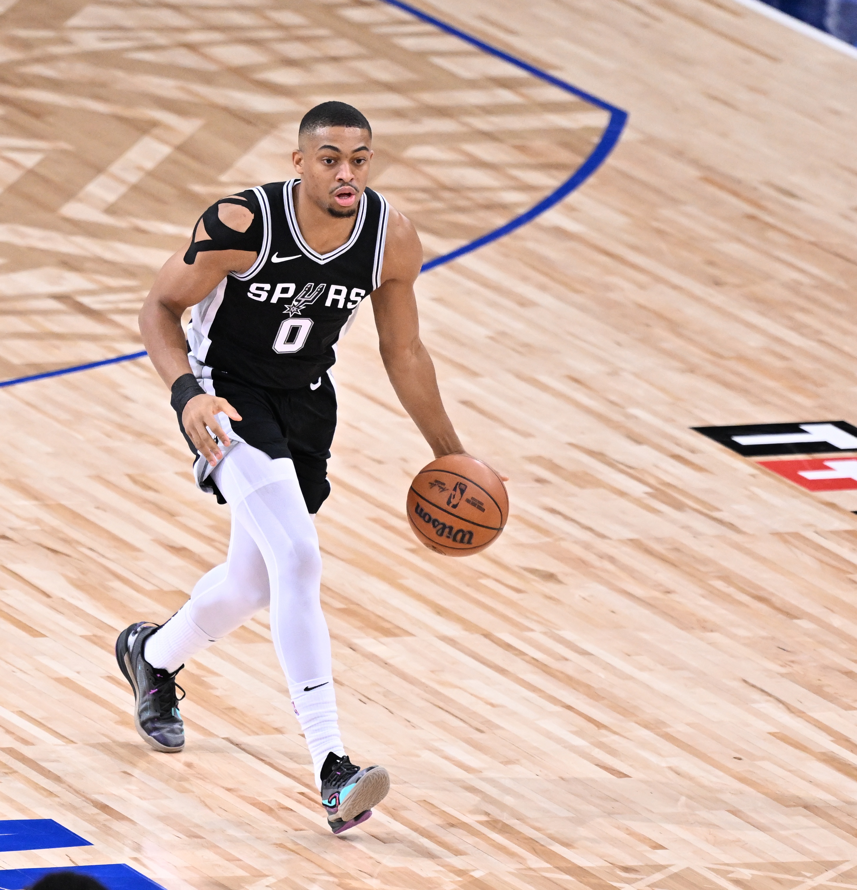 盡力！凱爾登13中8得22分5板2助1斷 替補(bǔ)出戰(zhàn)拿全隊(duì)并列最高分