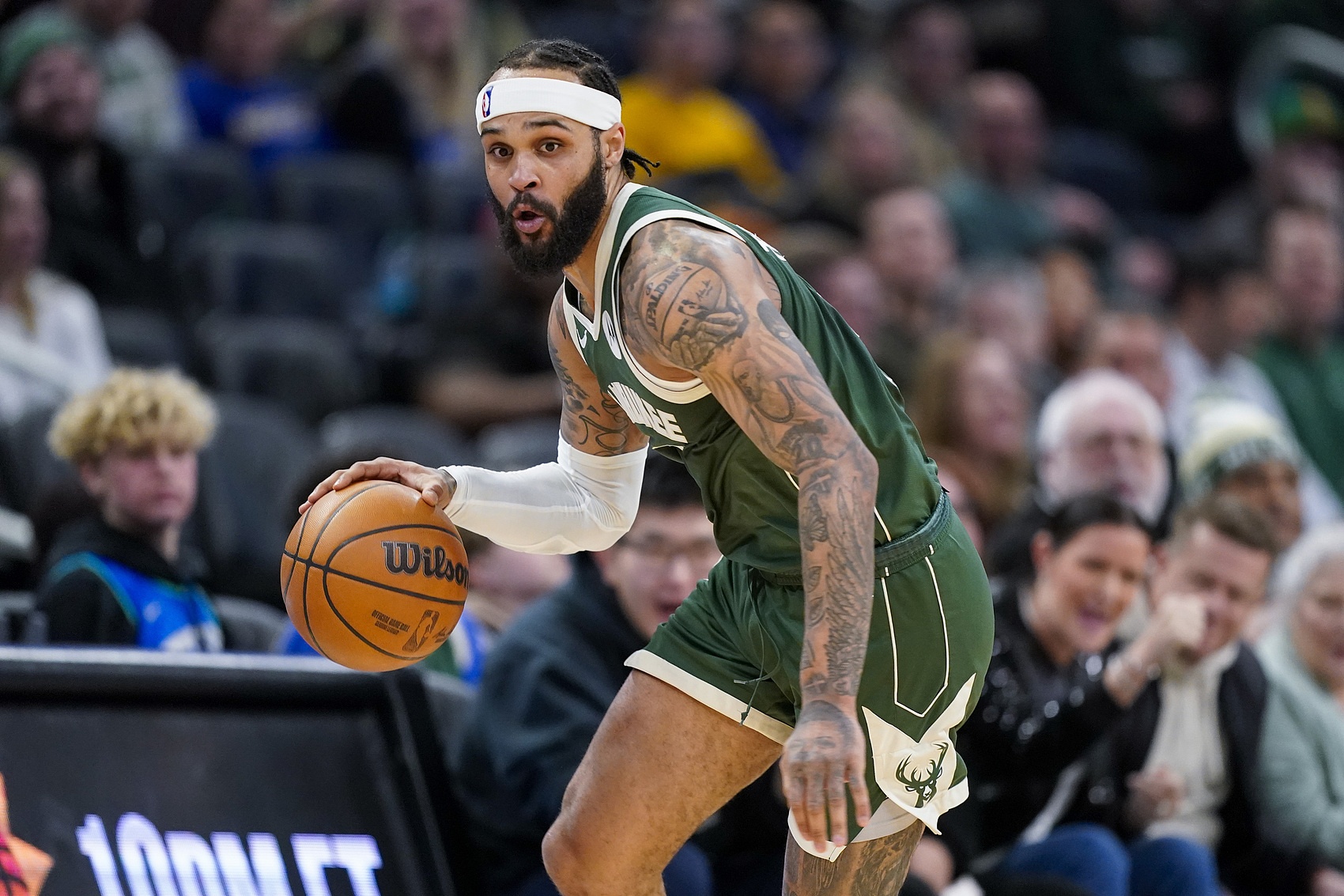 替補(bǔ)差距明顯！湖人替補(bǔ)共得13分 而雄鹿多達(dá)33分