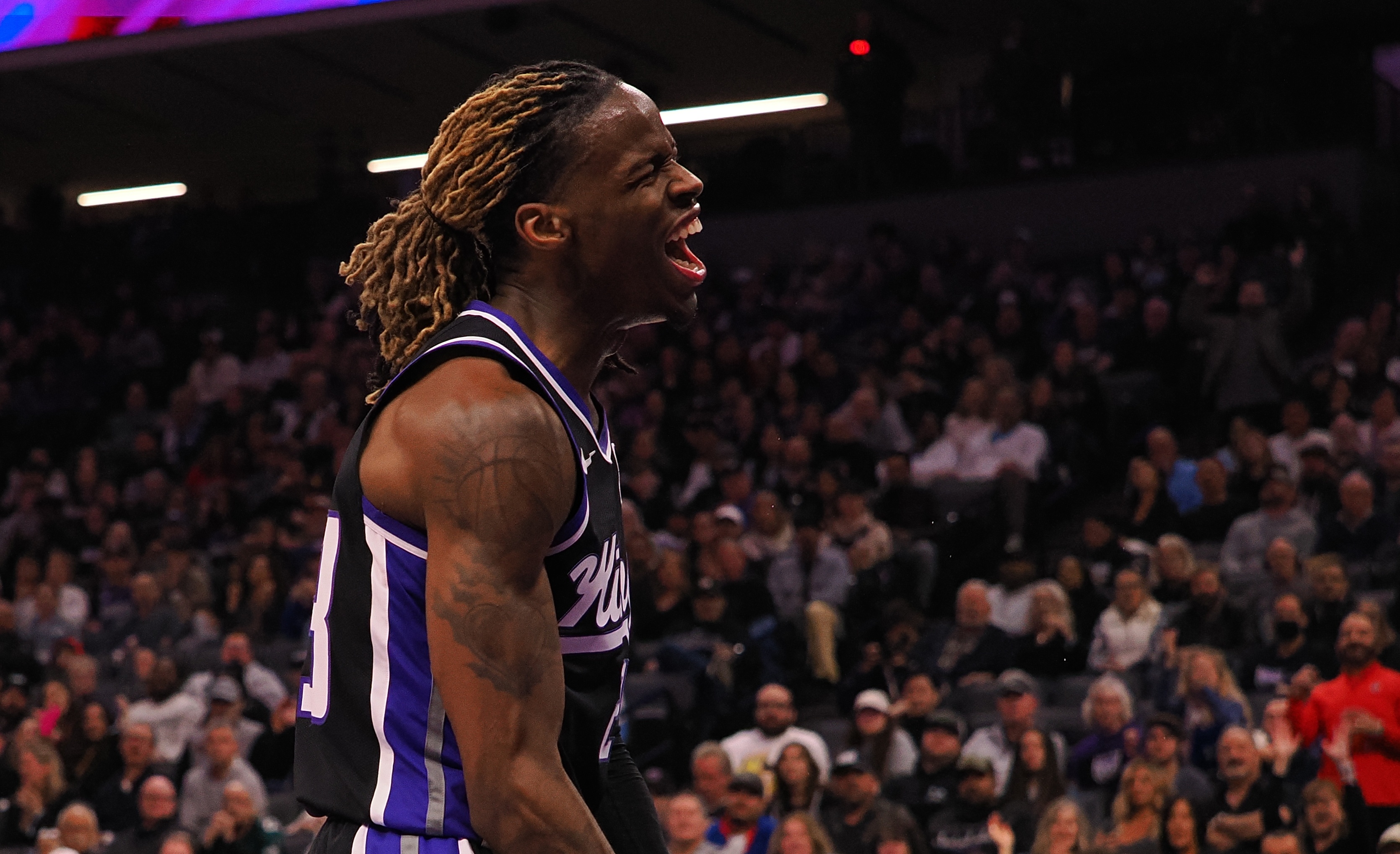 攻防盡力！基翁-埃利斯貼防庫(kù)里 全場(chǎng)12中7拿18分4助