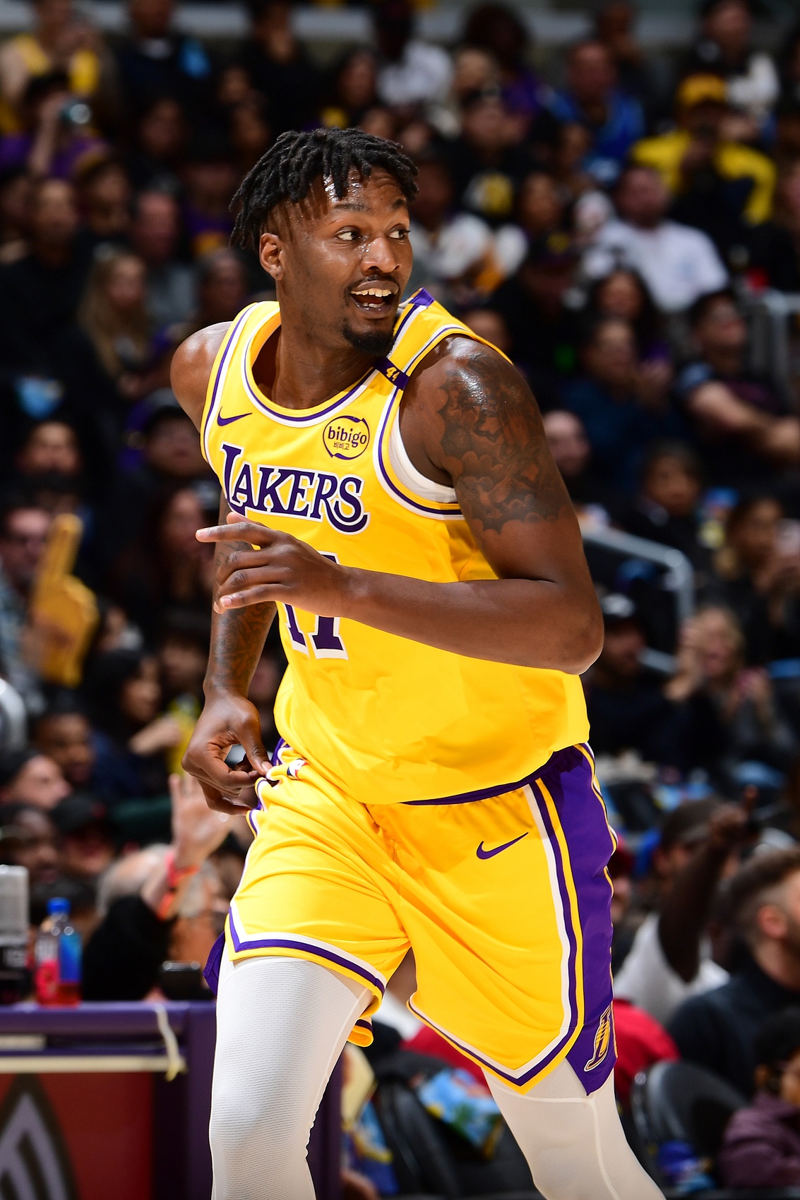 不準但是很拼！芬尼-史密斯10中3&三分7中2拿8分 拼到4個前場板