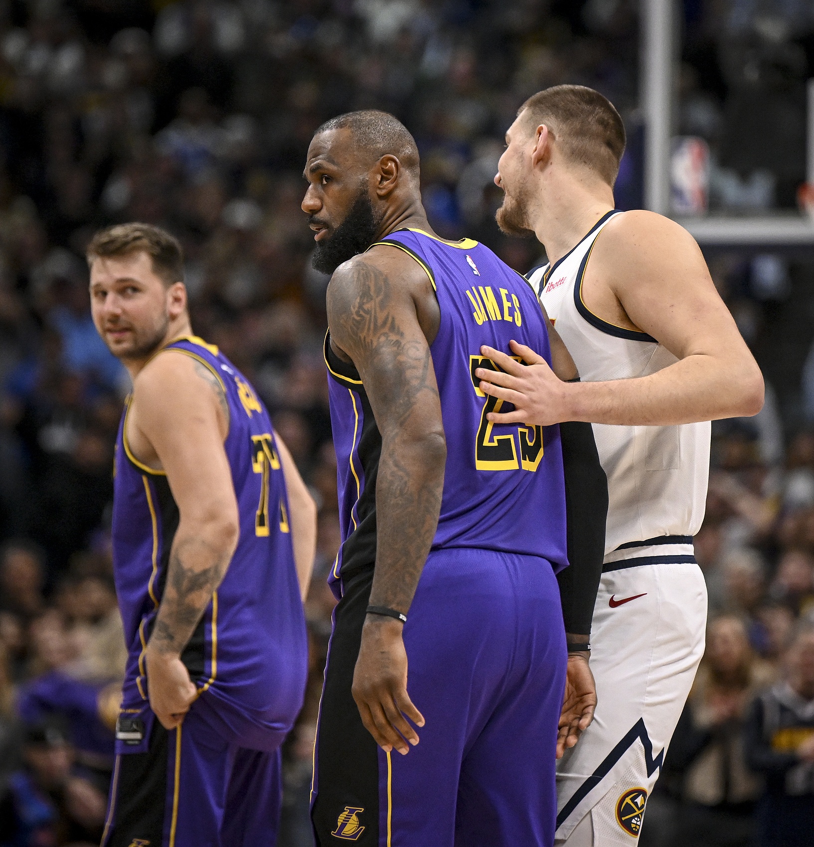 季后賽若湖人打掘金誰贏？蘇群：應(yīng)該是五五開了 看臨場發(fā)揮吧