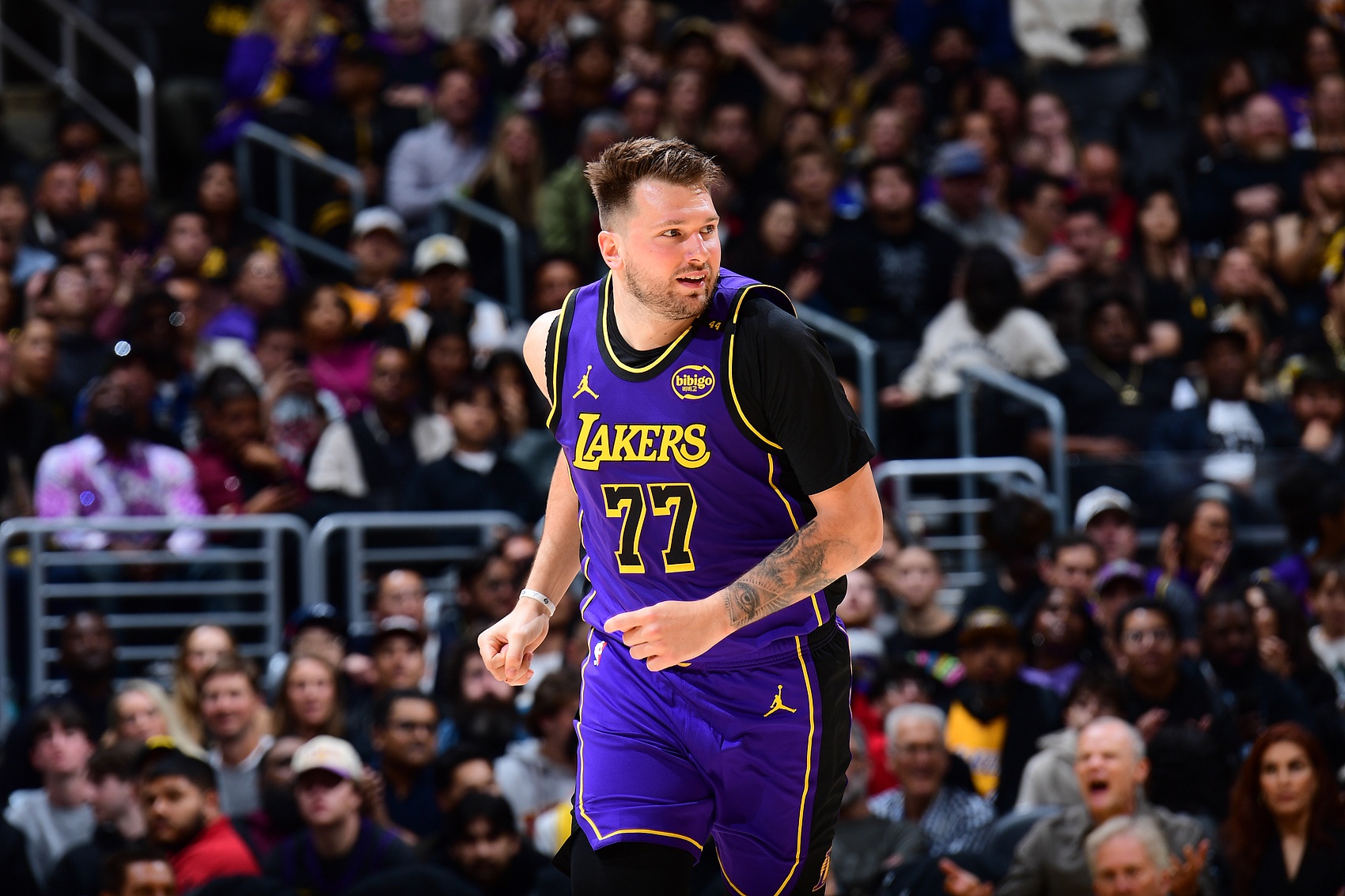 太easy了！東契奇第三節(jié)再添10分5助 前三節(jié)30+7+14正負(fù)值+31！