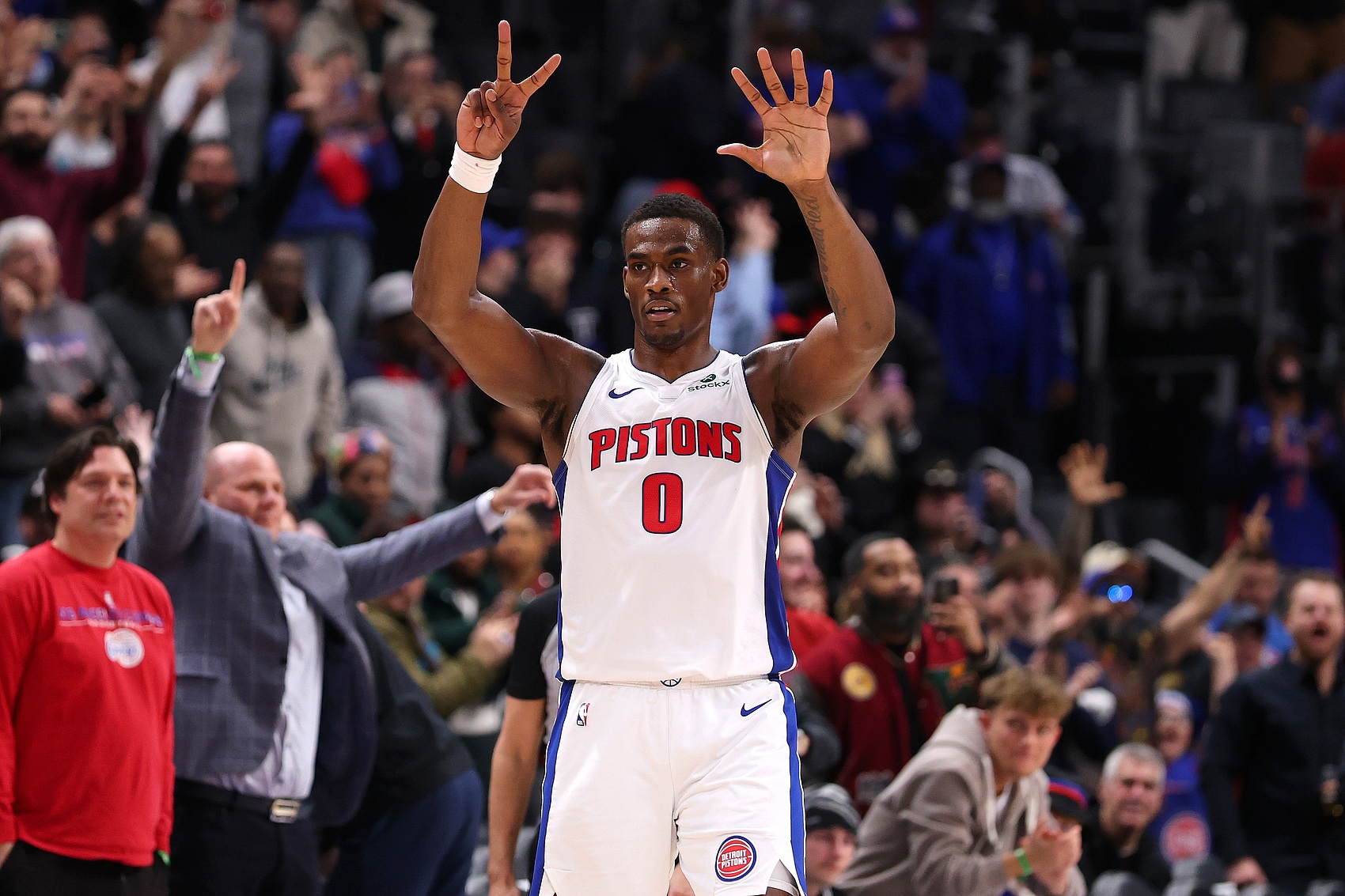 底特律禁區(qū)支柱！杜倫5中5得到16分12板2助2斷4帽 罰球8中6