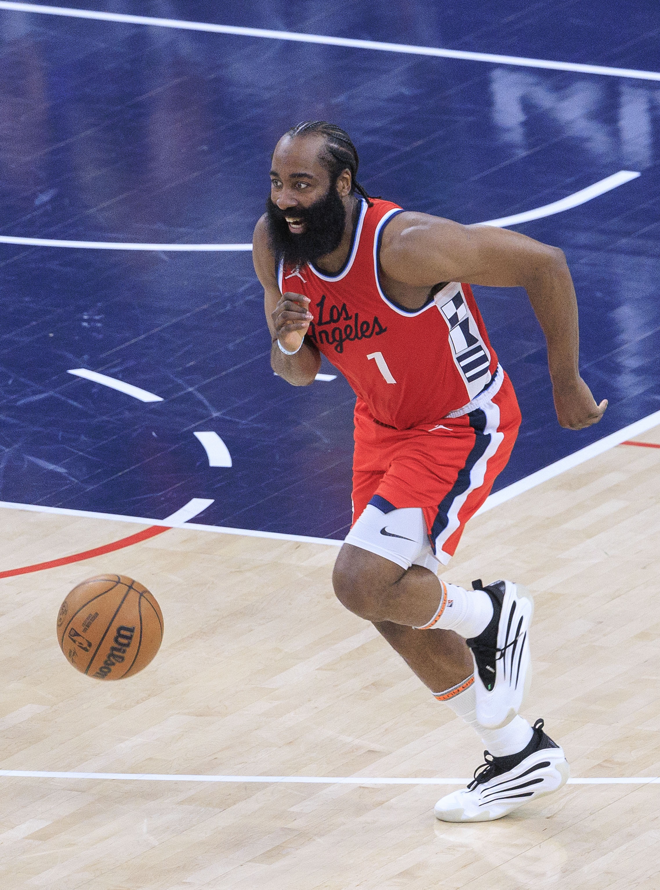 什么級(jí)別？哈登近10戰(zhàn)場(chǎng)均28.4分5.6板9.8助1.4斷 率領(lǐng)快船8勝2負(fù)